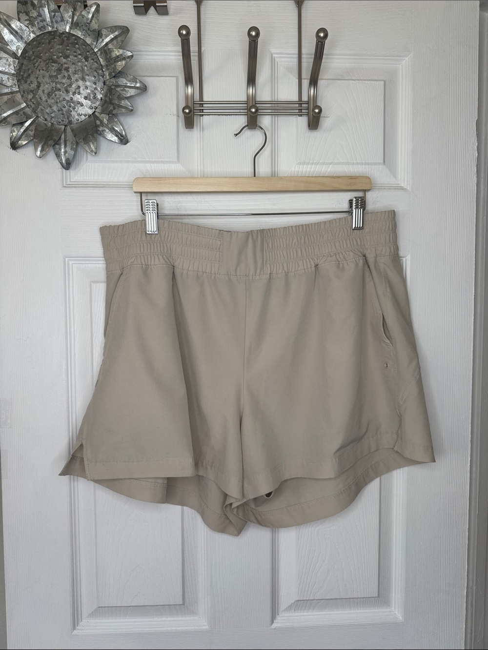 Old Navy StretchTech Dry Quick Athletic Pull-On Shorts in Khaki Color Sz XL